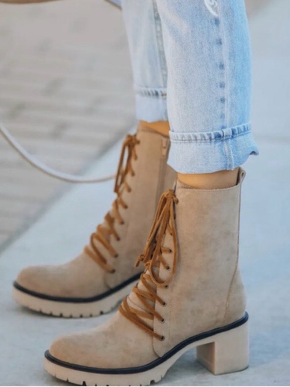 NEW Womens Lace-Up Chunky Heel Boots in Tan